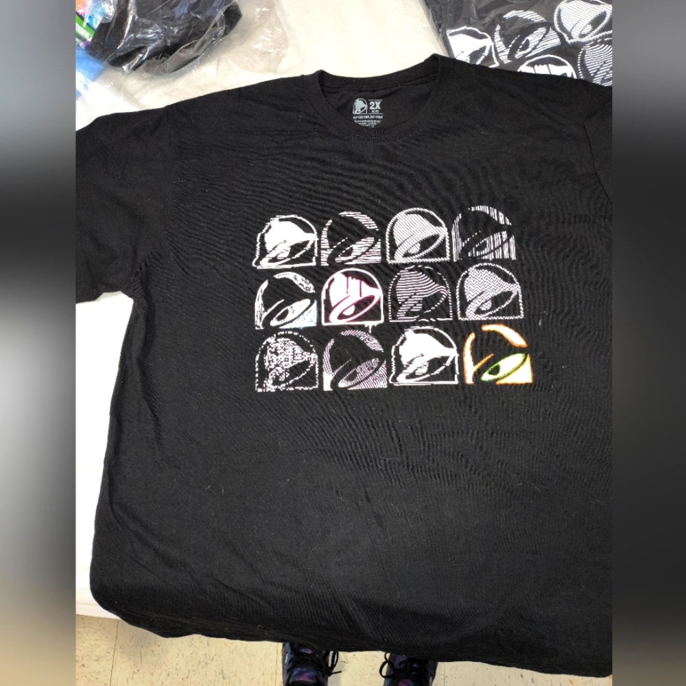 Size 2x and 4x tacobell crew shirt